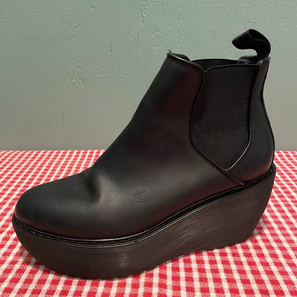 Dr. Doc Martens Wedge Platform Boot. Size 8. Black.